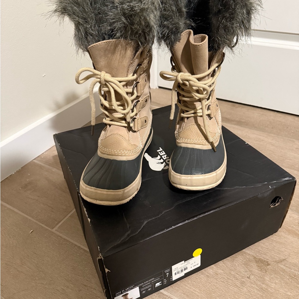 Sorel Tan and Black Fur-Lined Boots